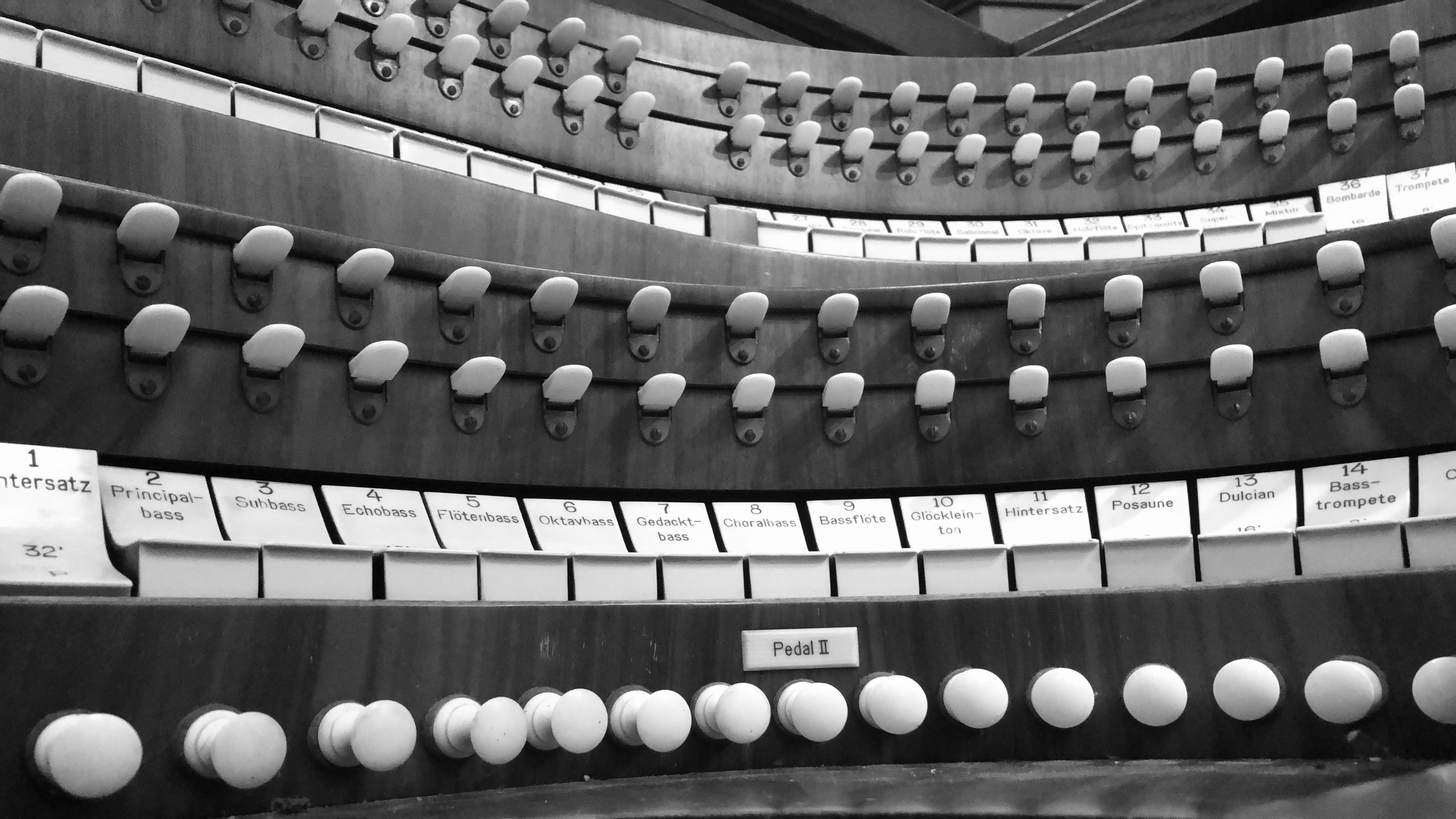 Klais-Orgel in St. Josef Viersen, linke Seite des Spieltischs